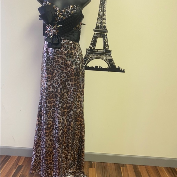 Tony Bowls Size:8 Cheetah Sequined Prom Dress - Picture 1 of 4